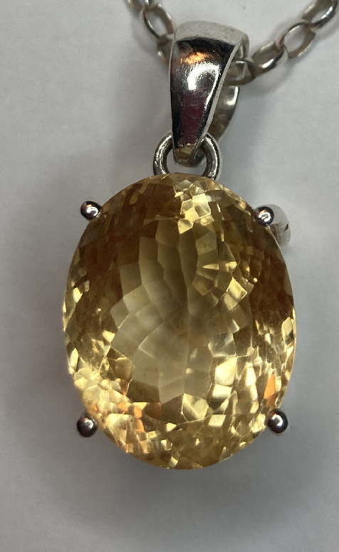 Citrine pendant colour and cut